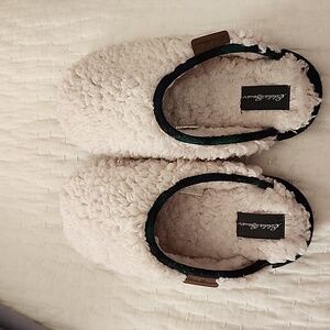 Eddie Bauer women's  slippers. Very little worn. Very good condition. Size 8.